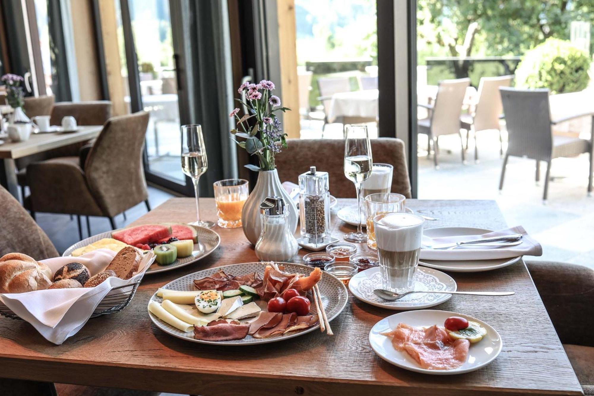 Metzgerwirt Hotell Hippach Exteriör bild